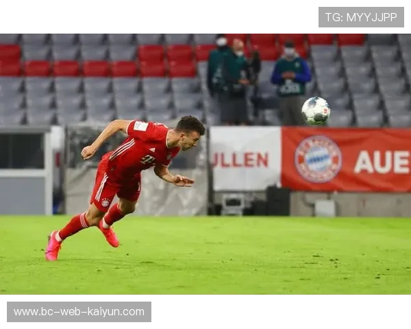 拜仁快速反击中，穆勒回敲助攻打入关键一球