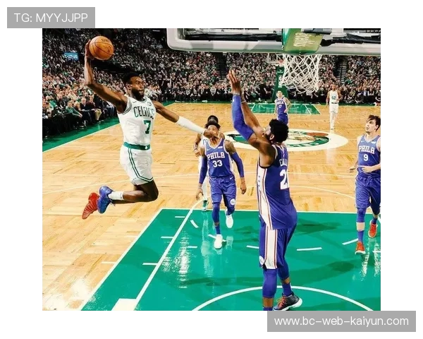 前锋停球转身抽射上角夺走胜利荣光